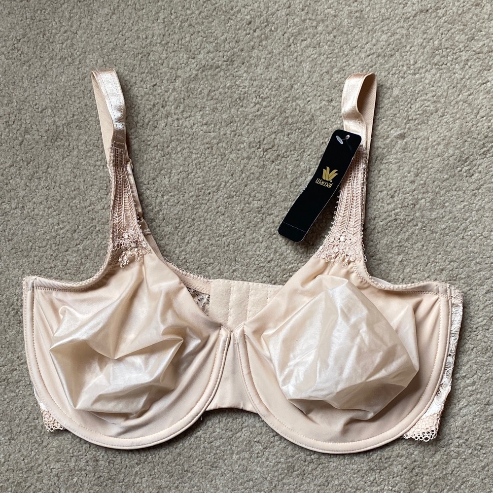 Wacoal Women's Soft Beige Lace Bra